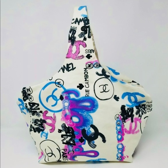 Chanel Graffiti Basket Ivory Canvas Logo bag🖤 - Picture 3 of 12